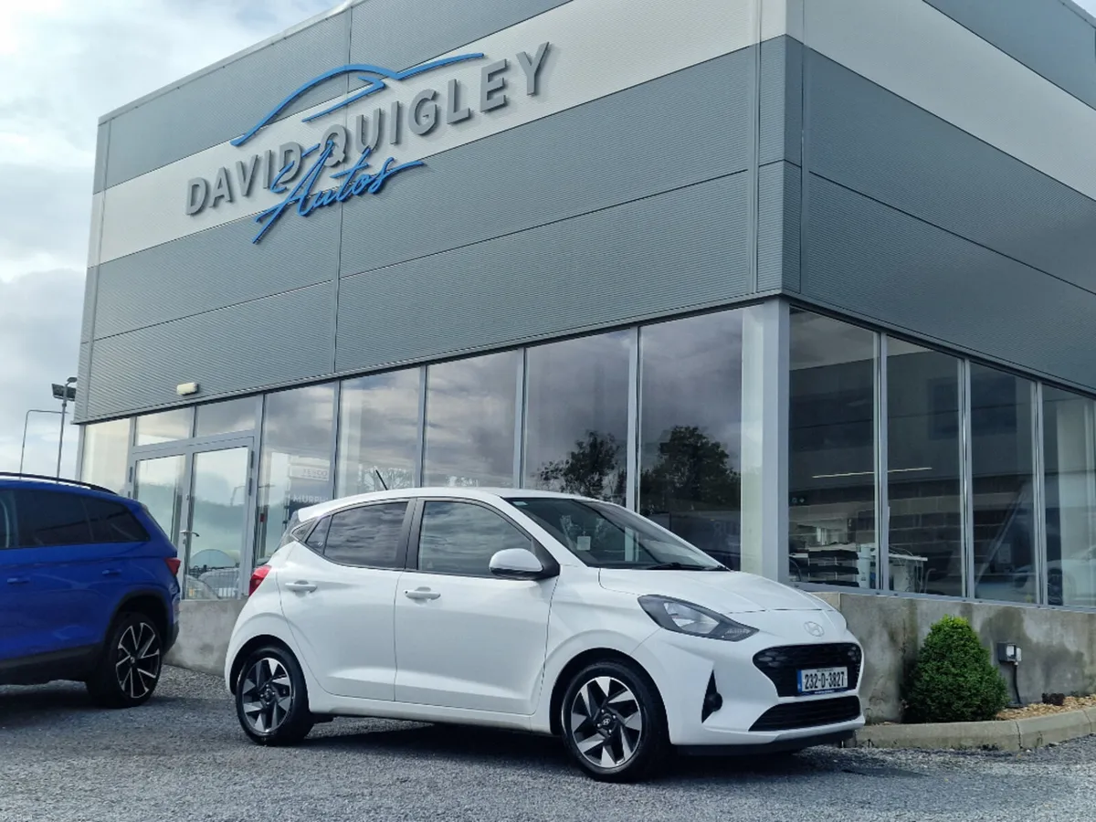 Hyundai i10 Deluxe Plus 5DR - Image 1