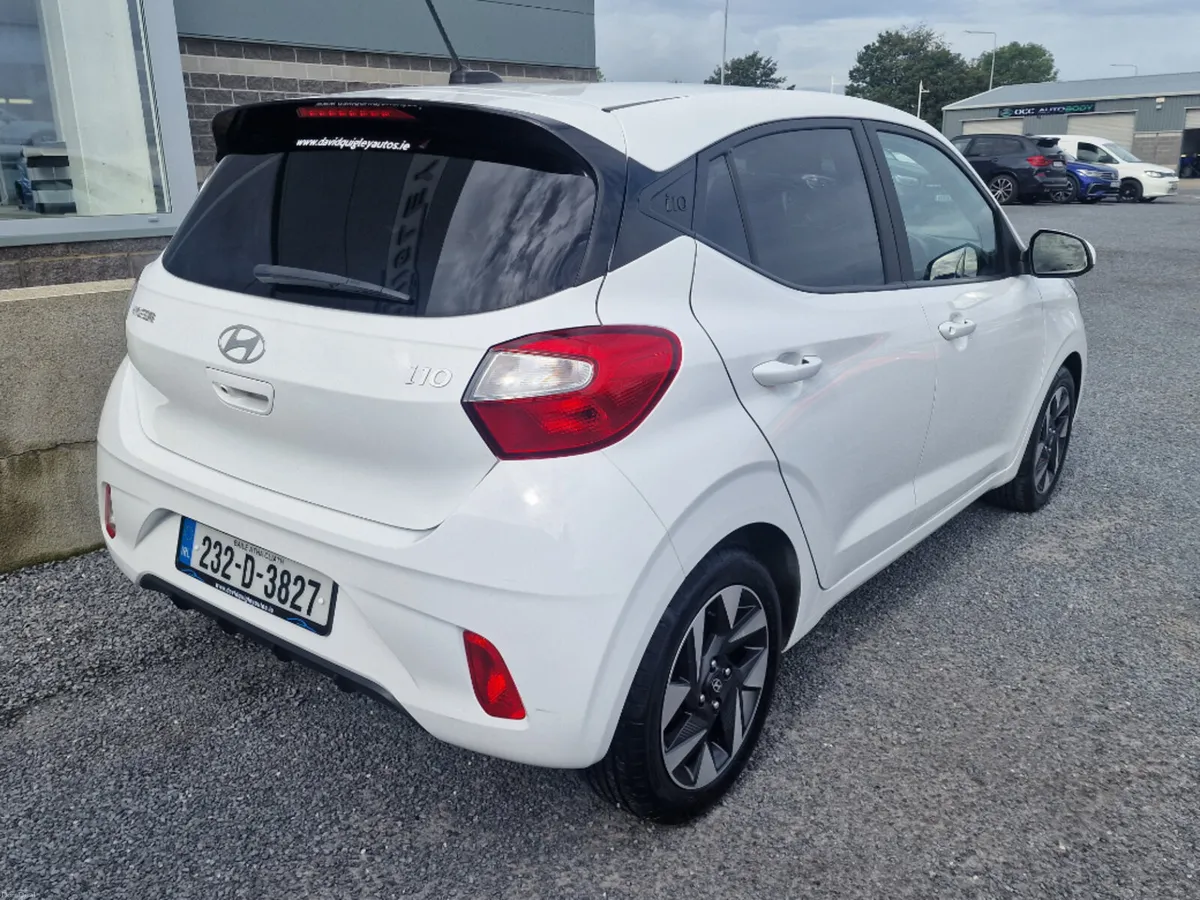 Hyundai i10 Deluxe Plus 5DR - Image 3