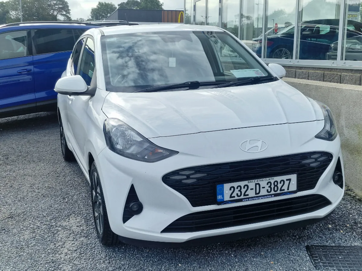 Hyundai i10 Deluxe Plus 5DR - Image 2