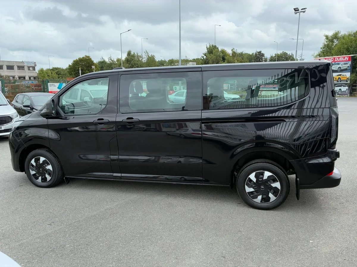 Wheelchair Accessible Taxi Ford Custom Kombi9Seats - Image 5