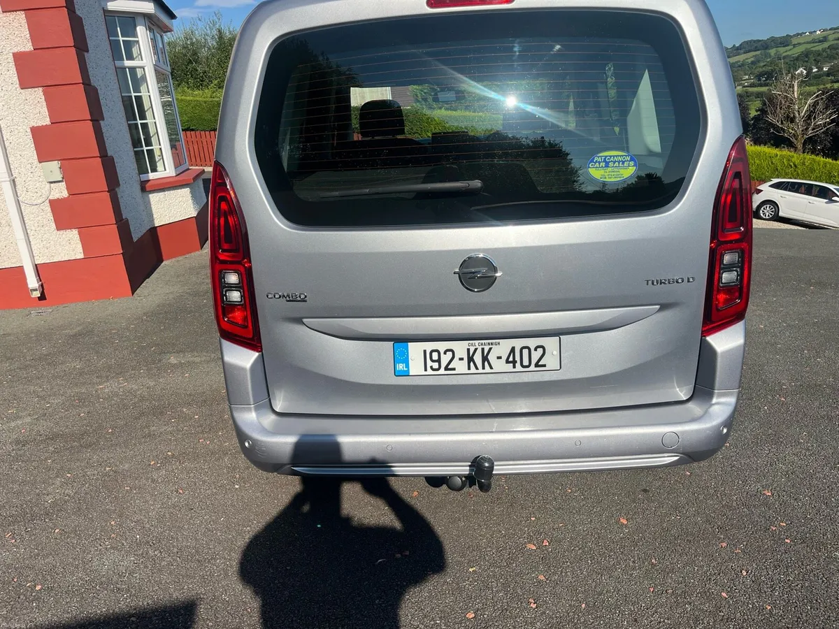 2019 Opel combo 1.5 diesel 5 seater - Image 4