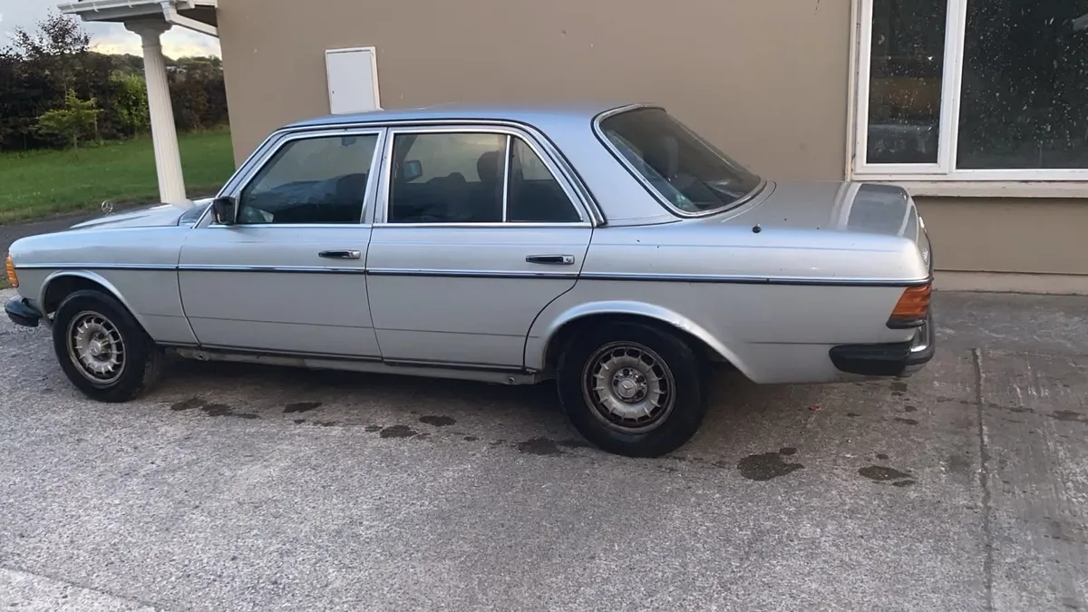 1981 Mercedes Benz 300D W123 - Image 3