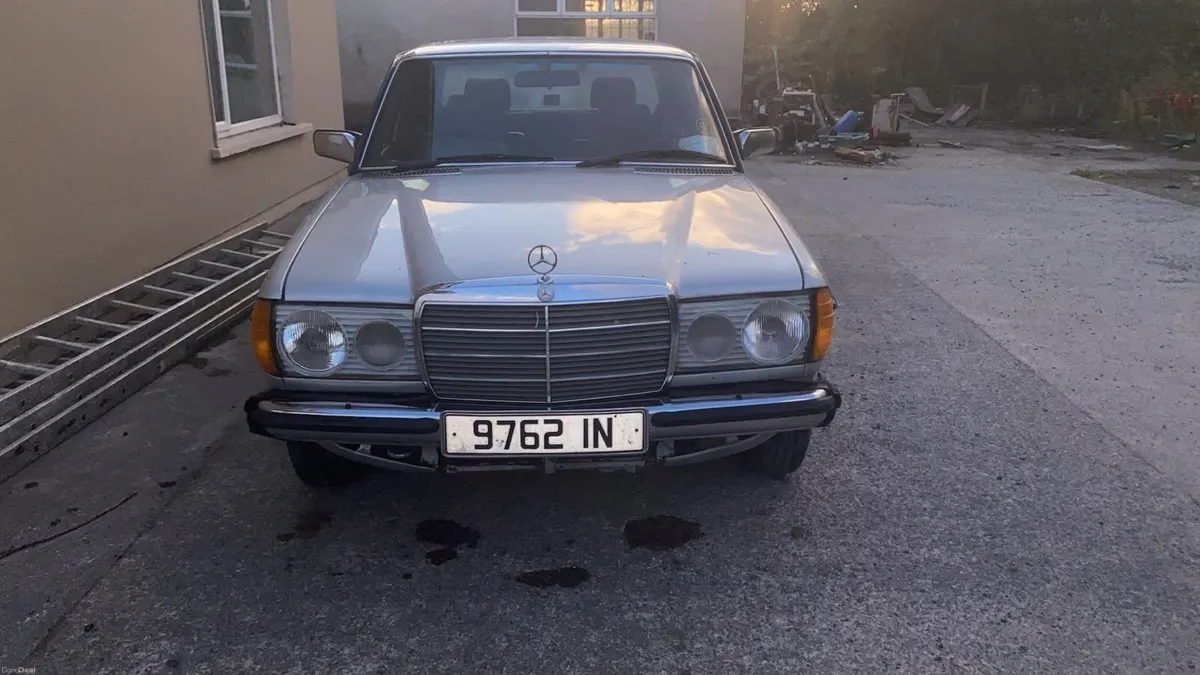 1981 Mercedes Benz 300D W123 - Image 1