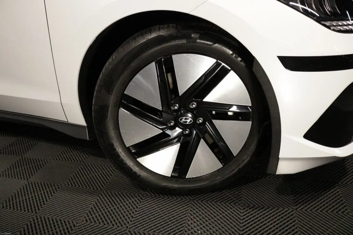 Hyundai IONIQ 6 Signature 77 KwH EV Saloon - Image 4
