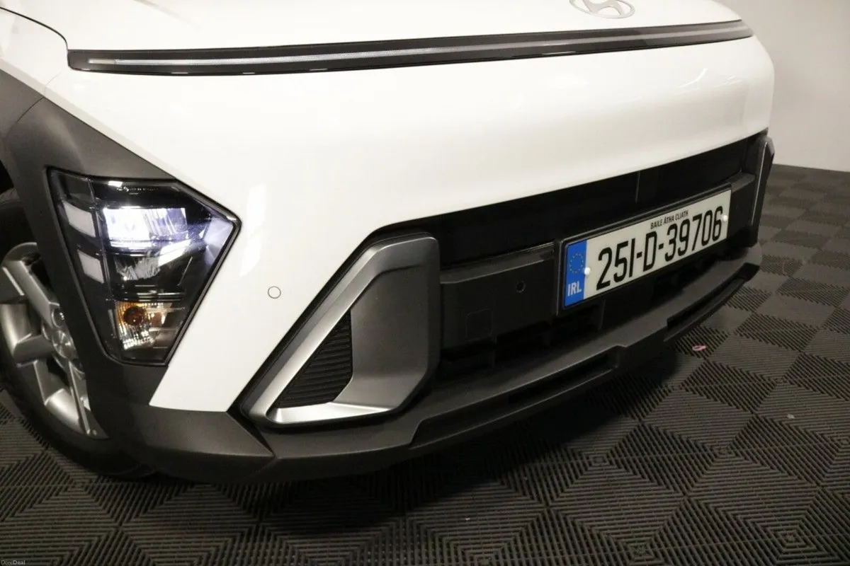Hyundai KONA Hybrid Signature 1.6L Petrol Automati - Image 3