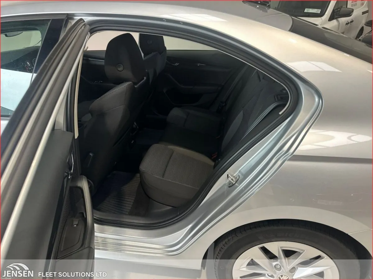 Skoda Octavia Ambition 1.0TSI 110HP DSG / Auto - Image 5