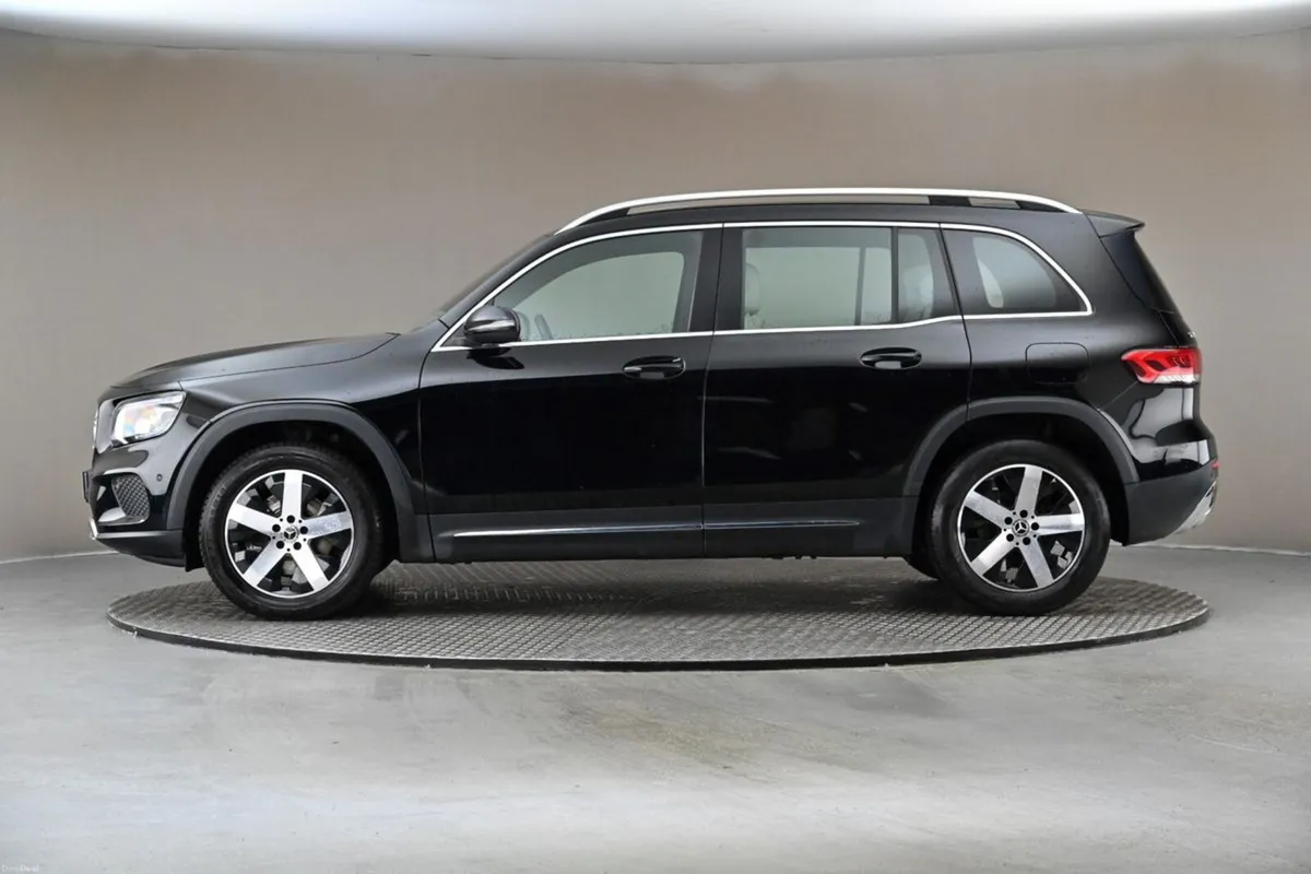 Mercedes-Benz GLB 200 D PROGRESSIVE 7SEATS **BEIGE - Image 5