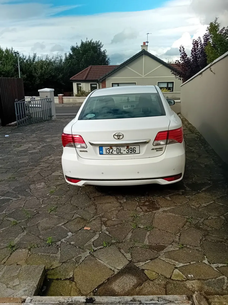 Toyota Avensis 2013 - Image 2