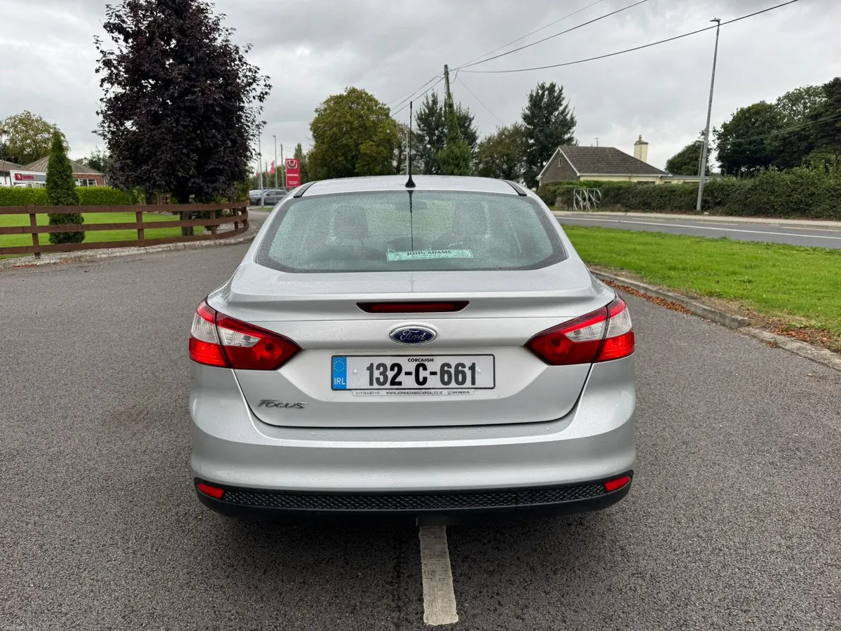 Ford Focus Zetec Saloon 2013 - Image 4