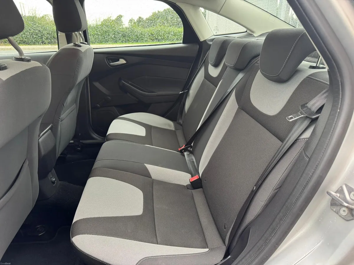 Ford Focus Zetec Saloon 2013 - Image 6