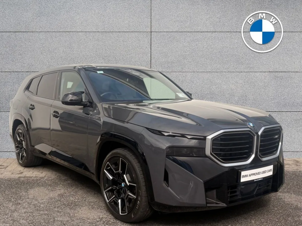 BMW XM 50e - Image 1