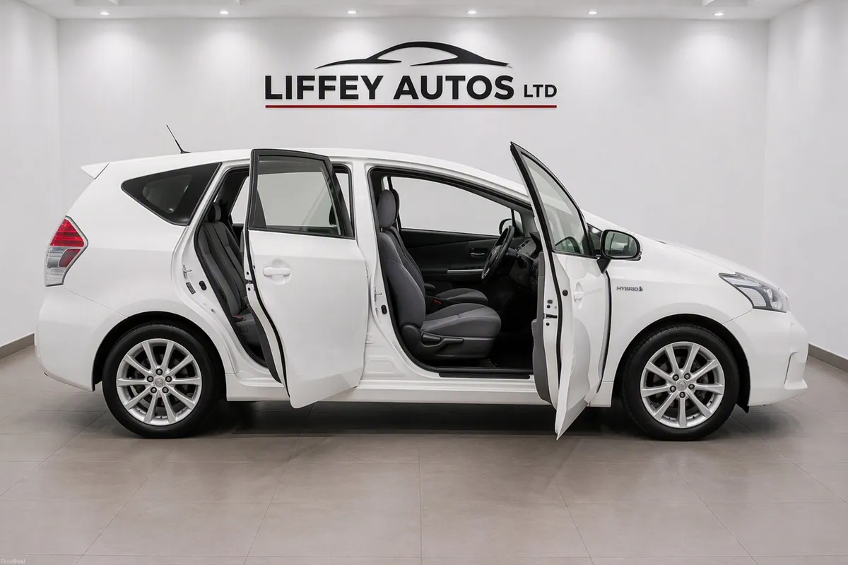 Toyota Prius Alpha 2013 Hybrid Automatic 126000KM - Image 5