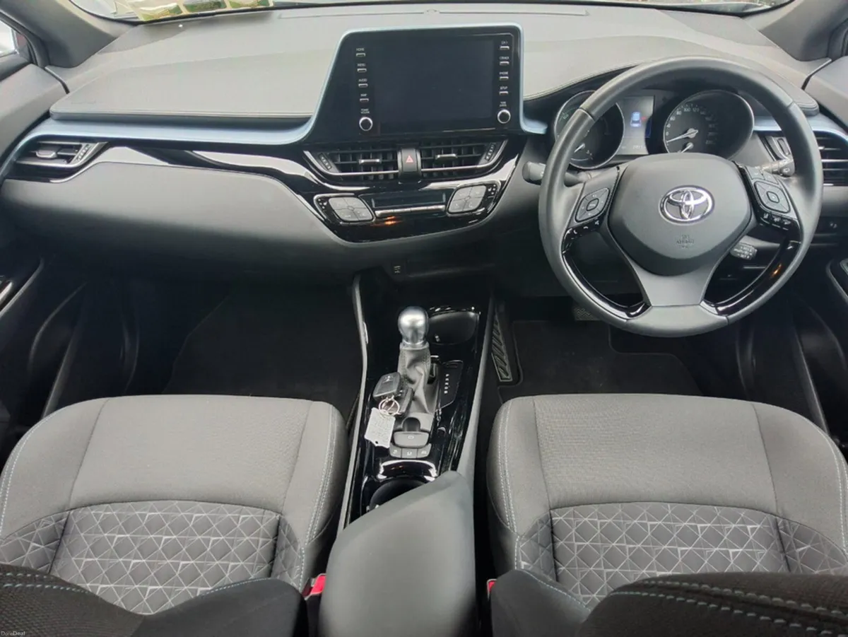 Toyota C-HR 1.8 HYBRID SPORT BI-TONE - Only 29,000 - Image 5