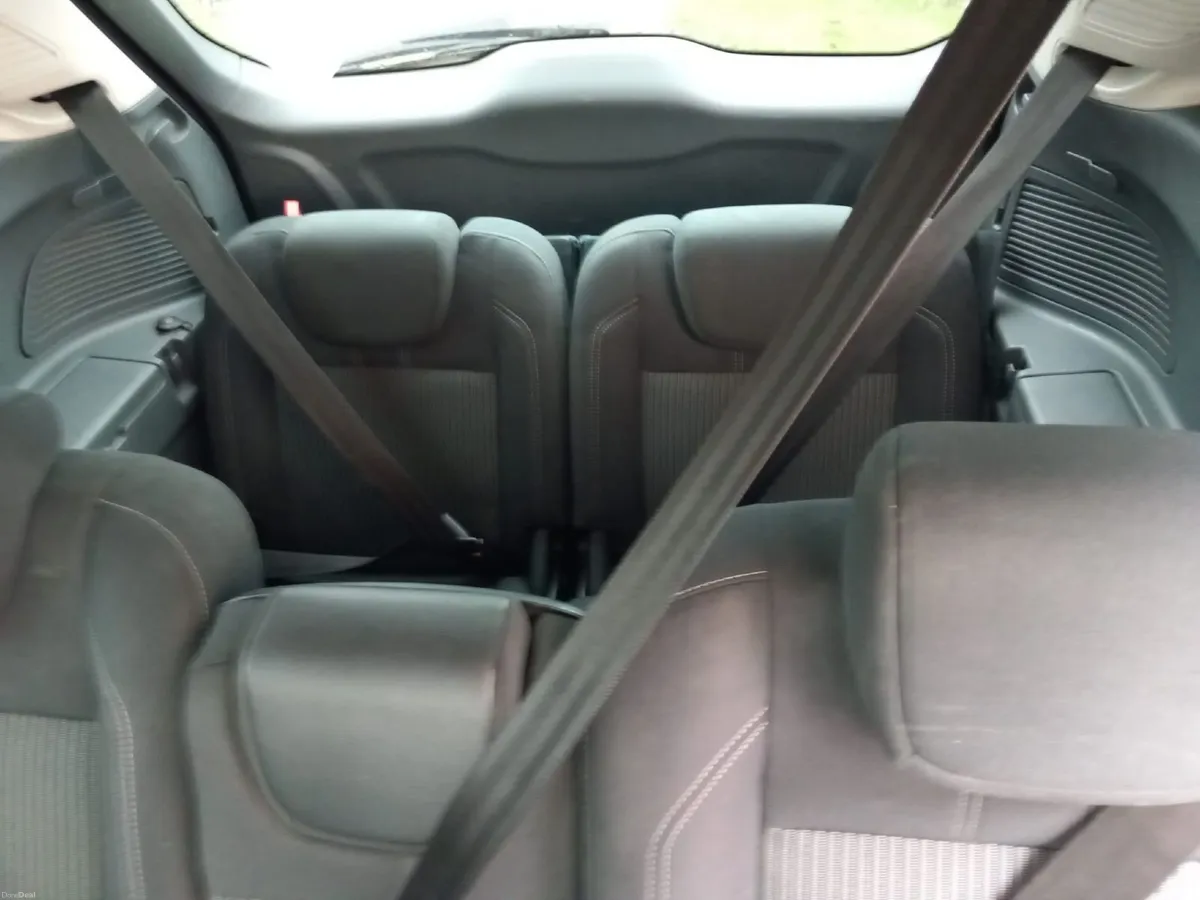 Ford Grand C-Max 2011 - Image 2