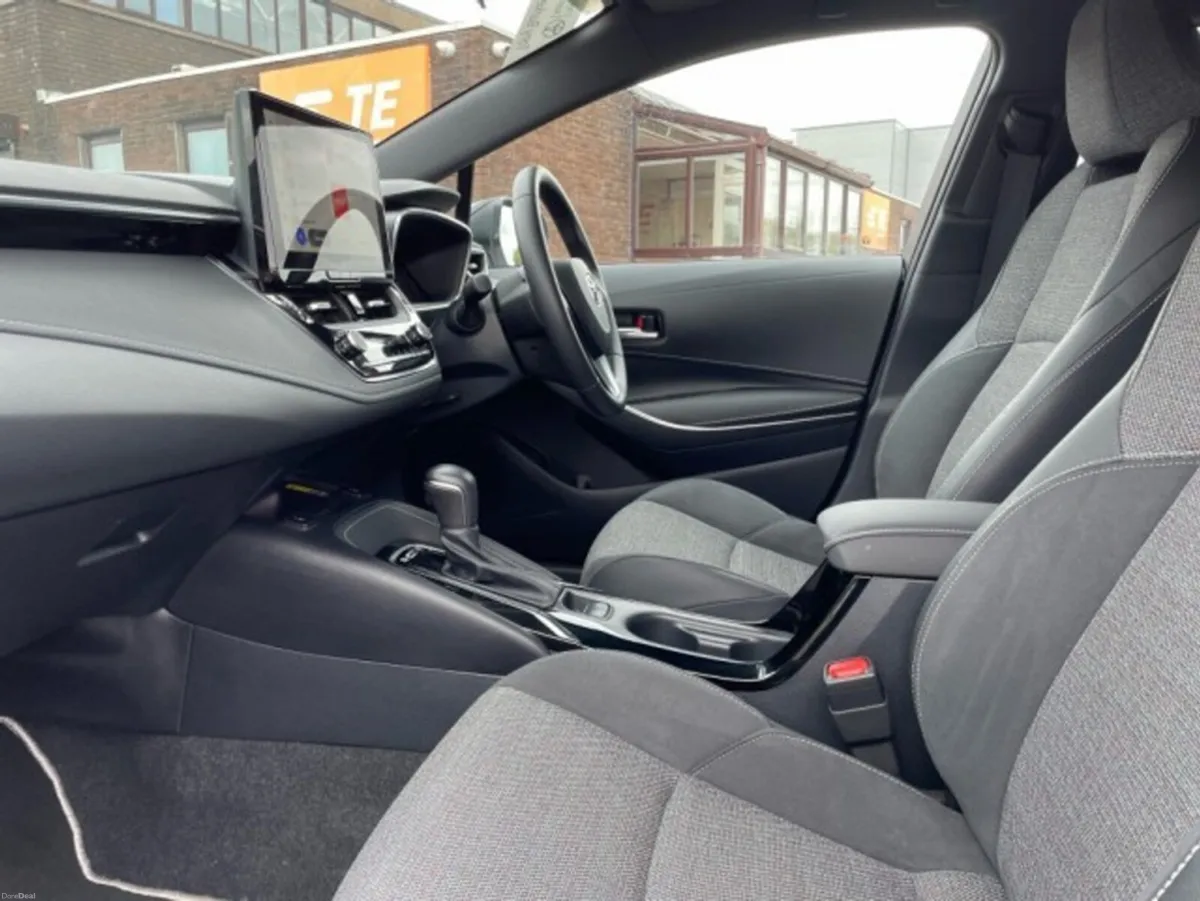 Toyota Corolla 5dr - LUNASPORT - Save EUR 4,500 - - Image 6