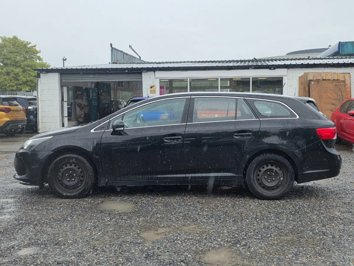 Toyota Avensis 2.0 D-4D T2 5DR OVERMOUNT - Image 4