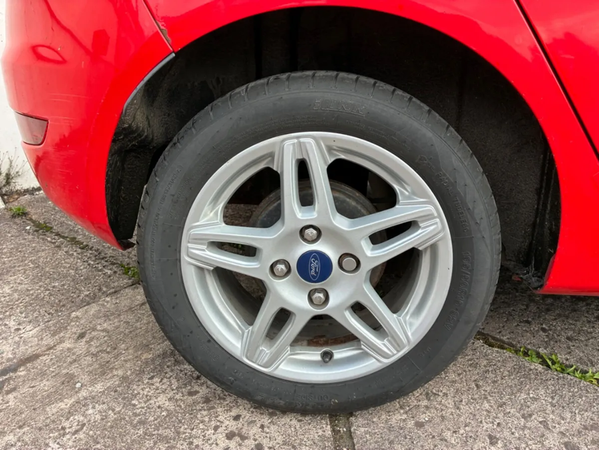Ford Fiesta TITANIUM 1.25 60PS M5 4 MCA 4DR - Image 3