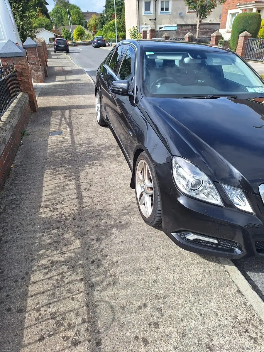 Mercedes-Benz E-Class 2010 - Image 3