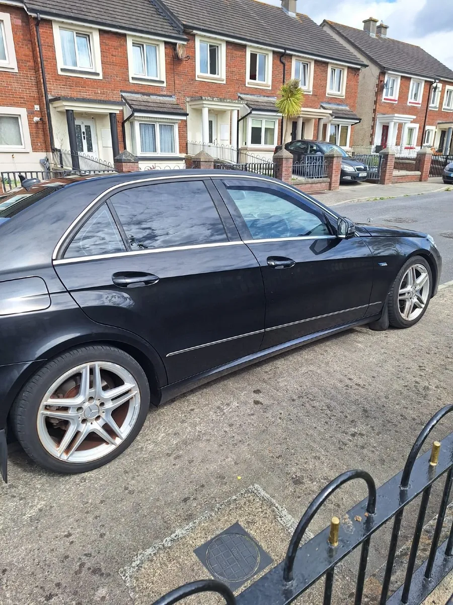 Mercedes-Benz E-Class 2010 - Image 4