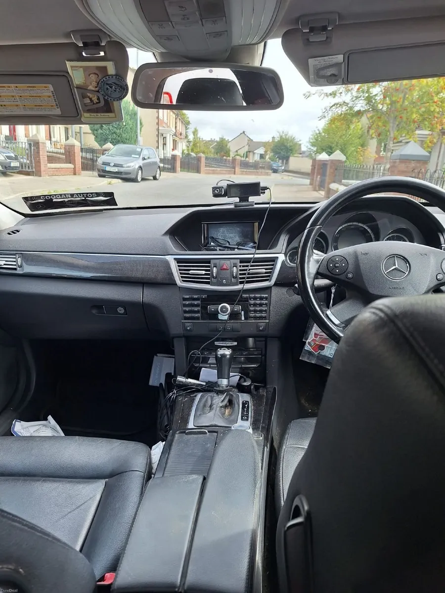 Mercedes-Benz E-Class 2010 - Image 6
