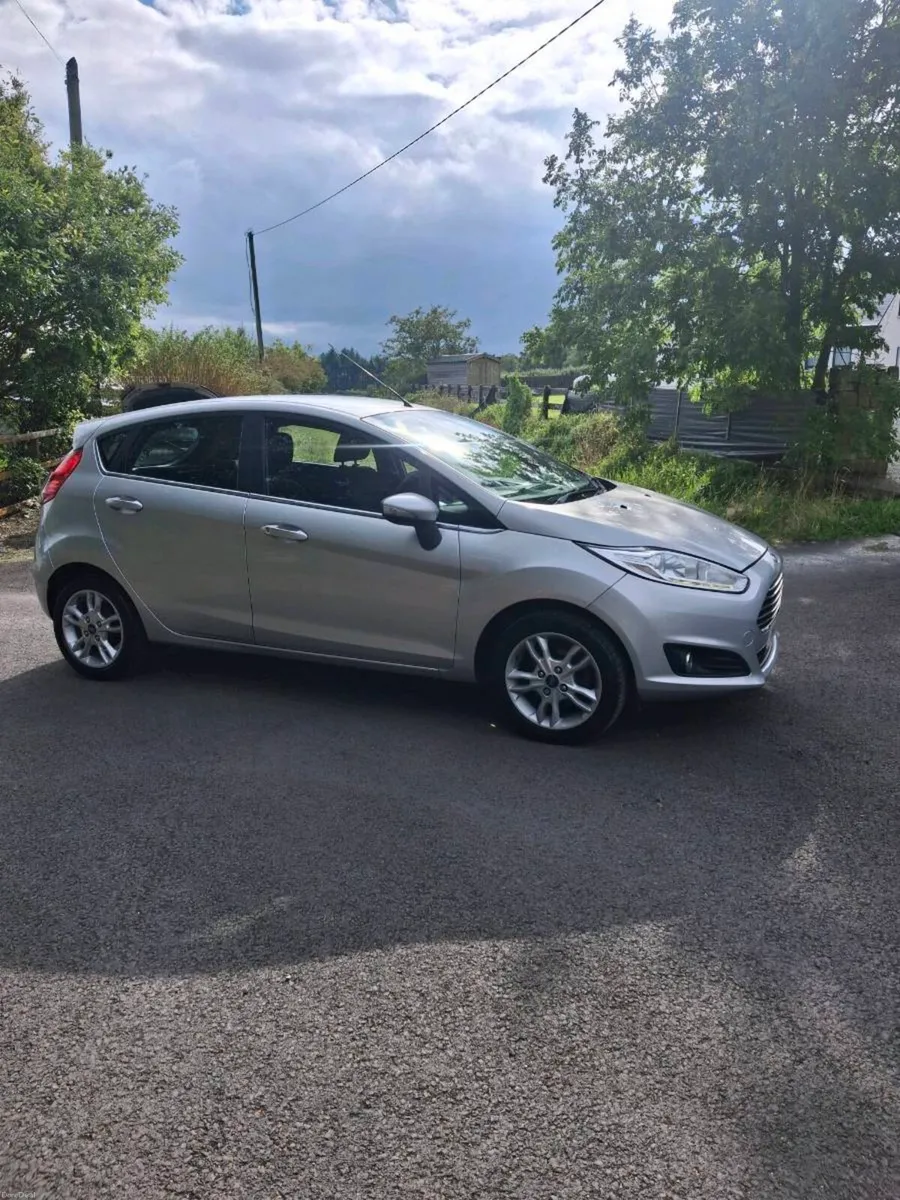 2017 Ford Fiesta - Image 5