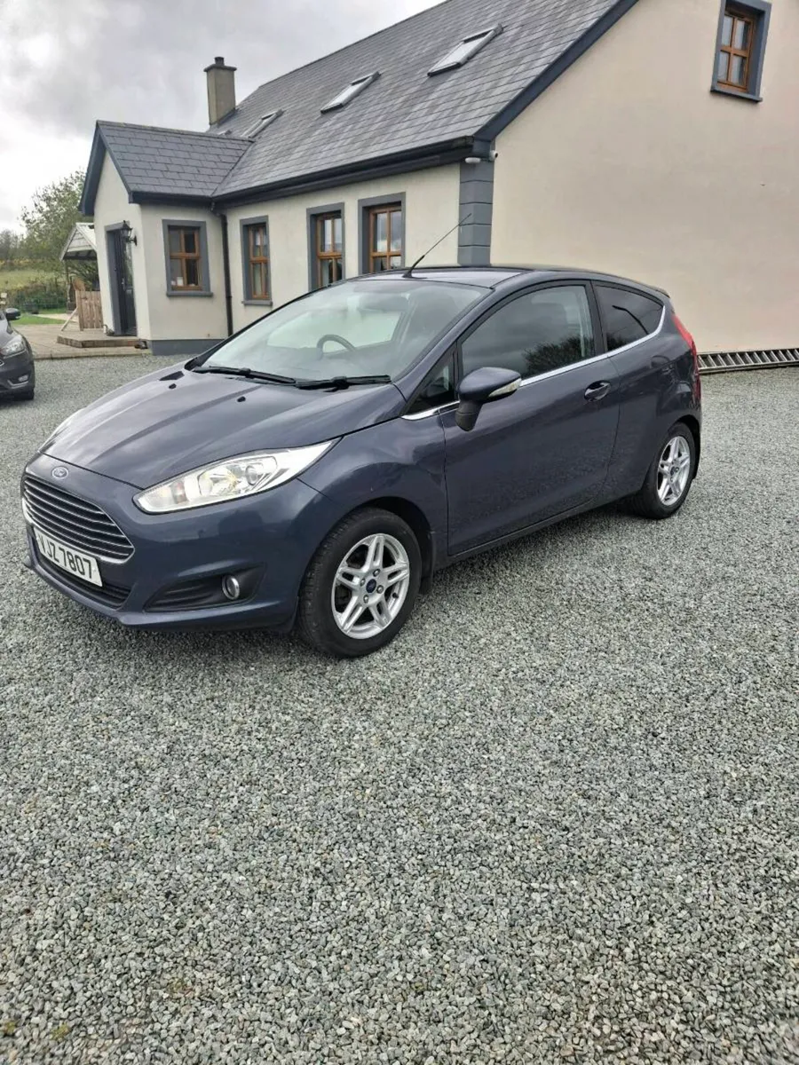 2014 Ford fiesta - Image 2