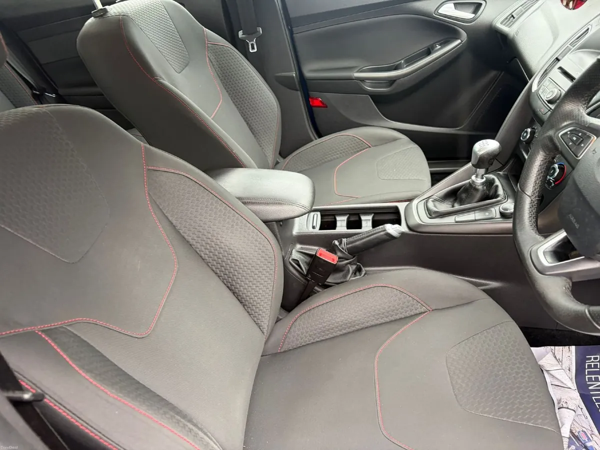 Ford Focus ST Line 2017 - Image 6