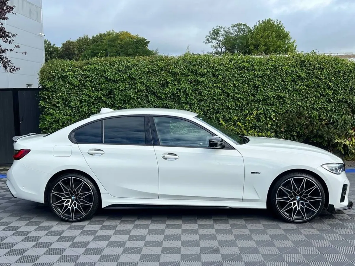 BMW 3-Series 330e M-SPORT COMPETITION 2.0 HYBRID / - Image 2
