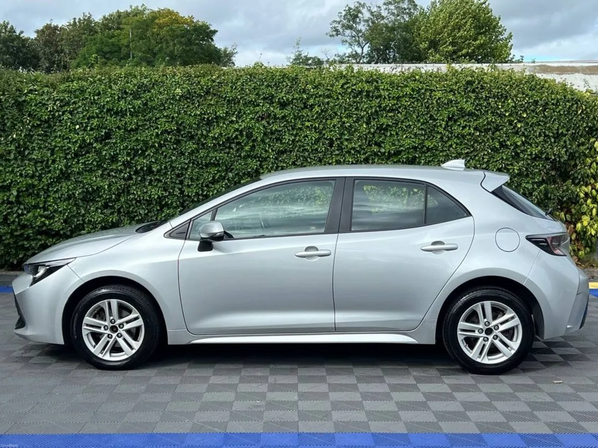 Toyota Corolla LUNA 1.8 HYBRID AUTO // REVERSE CAM - Image 3