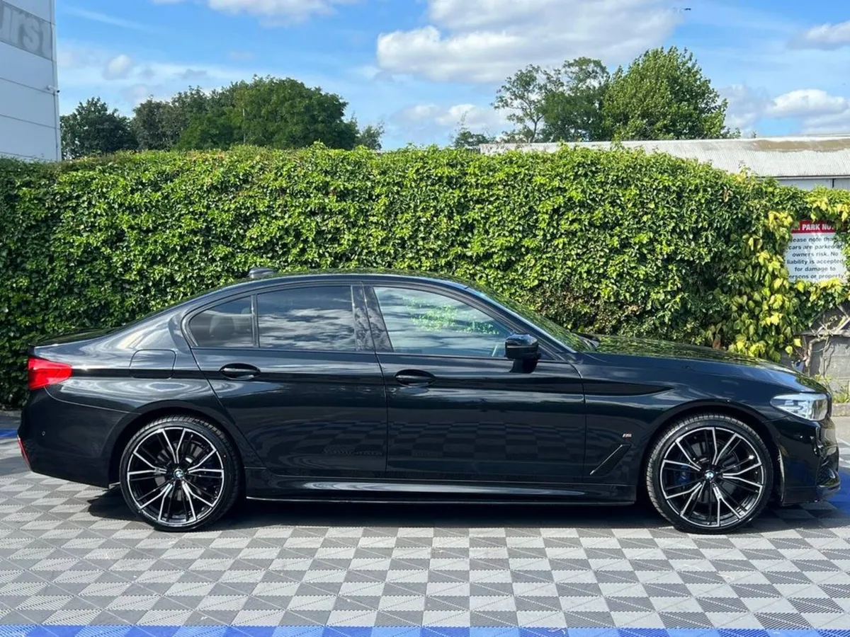BMW 5-Series 530e M-SPORT COMPETITION 2.0 HYBRID / - Image 2
