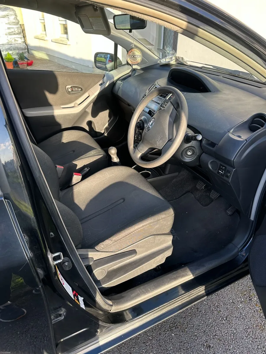 Toyota Yaris 2009 - Image 2