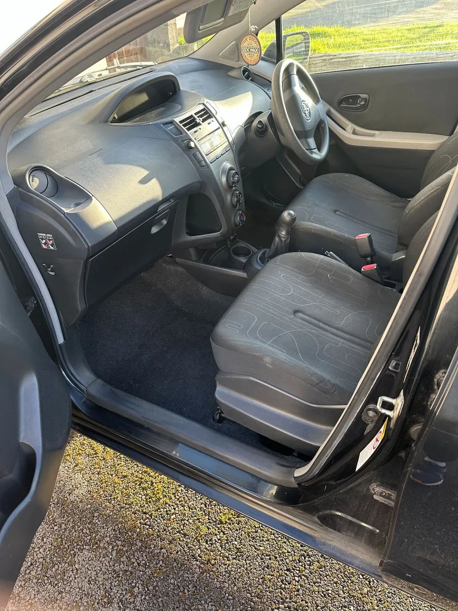 Toyota Yaris 2009 - Image 6