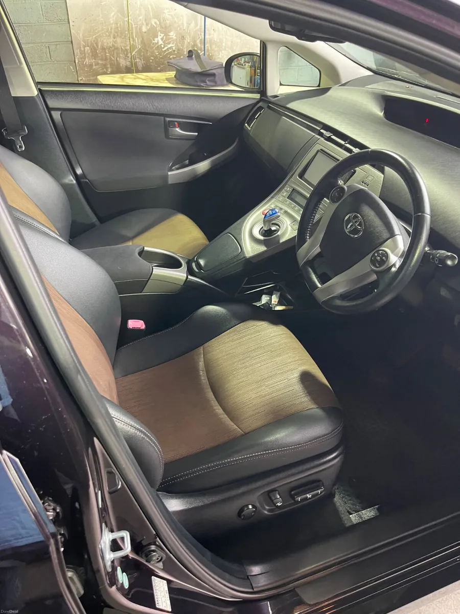 2012 Toyota Prius hybrid leather spec - Image 4