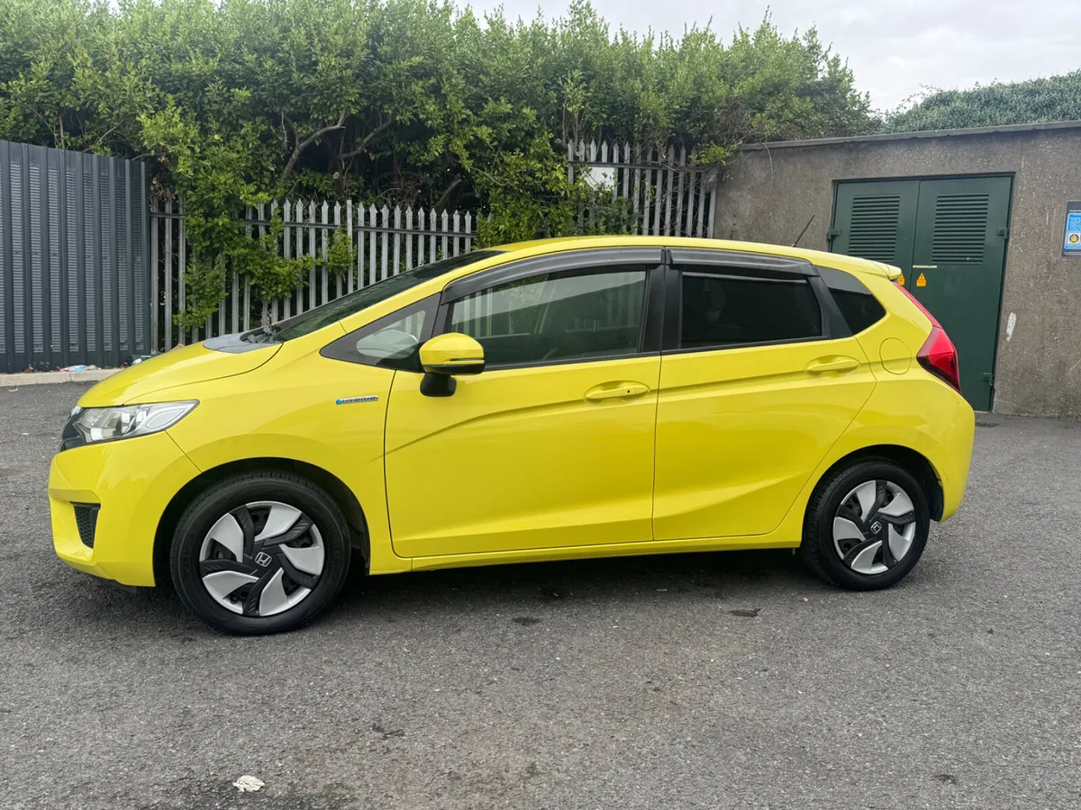 Honda Fit 2015 Hybrid 1.5 - Image 5