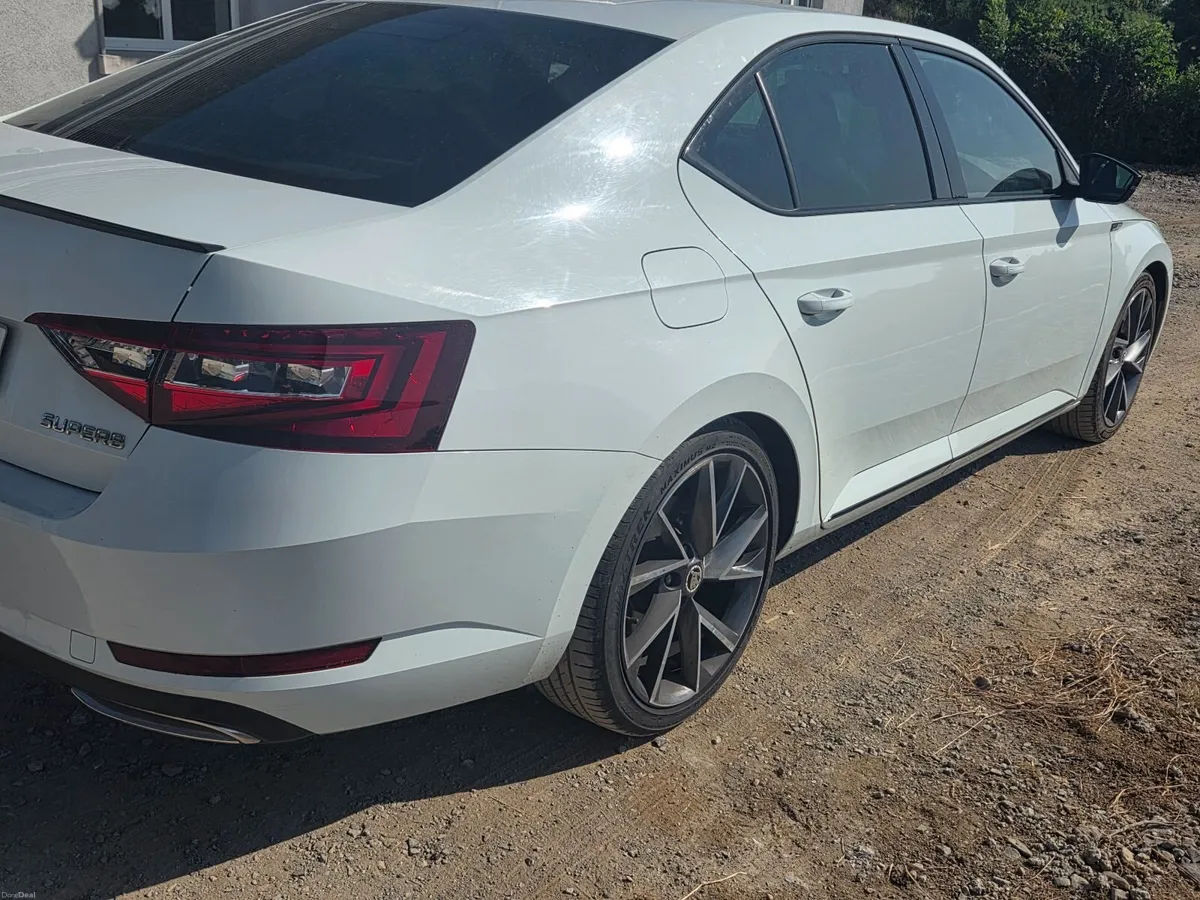 Skoda Superb 2017 - Image 3