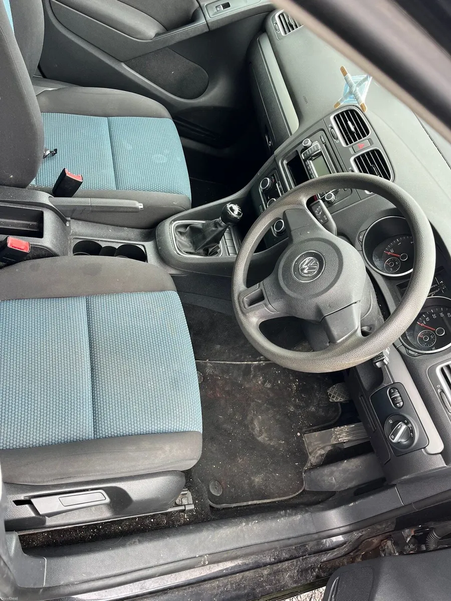 Car - Image 4