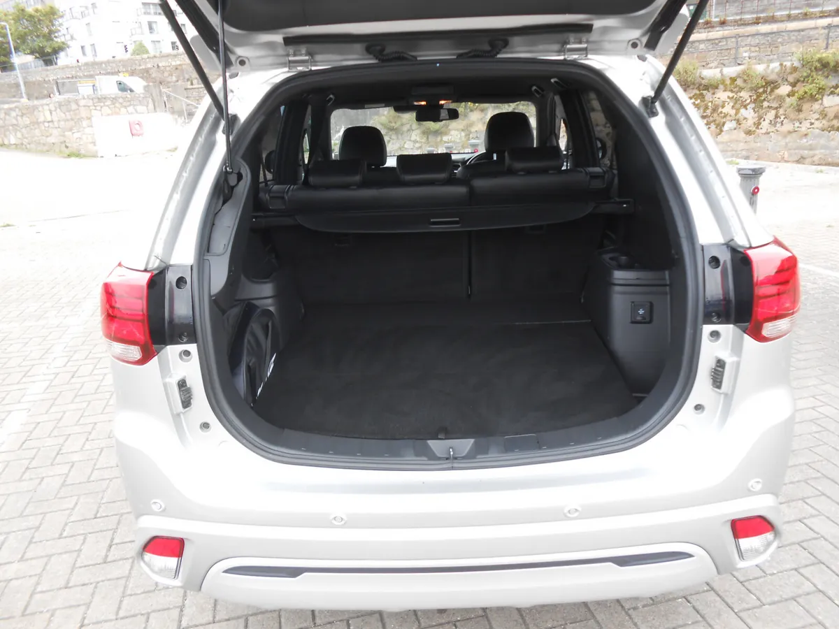 Mitsubishi Outlander PHEV High Spec 2019 - Image 6