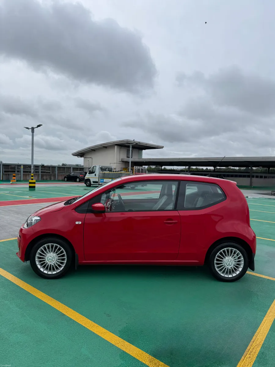 131 Volkswagen Up 1.0 Petrol - VERY LOW MILEAGE - Image 4