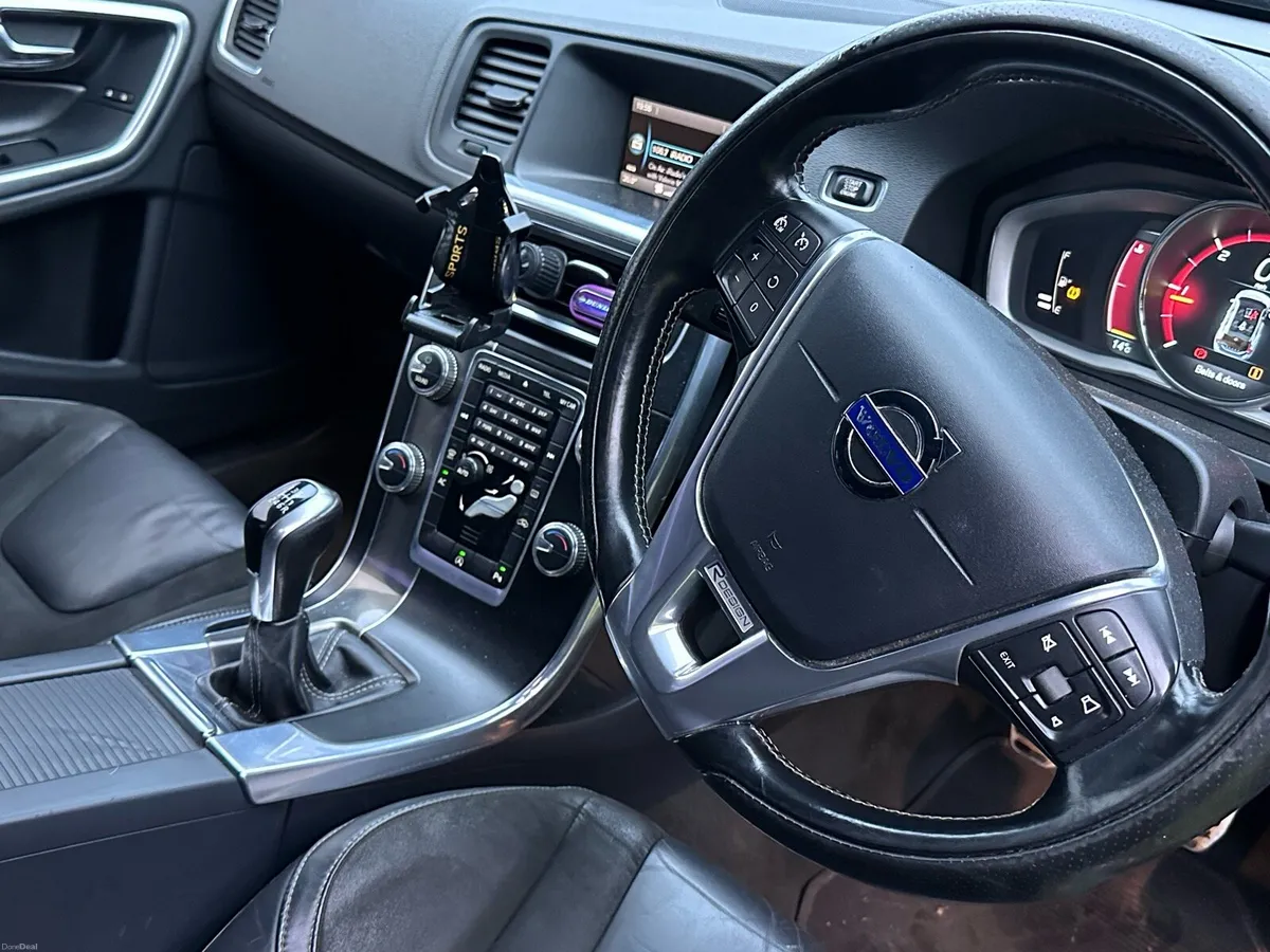 2014 VOLVO V60 2.0 D D4 R-DESIGN 181BHP 5DR - Image 6