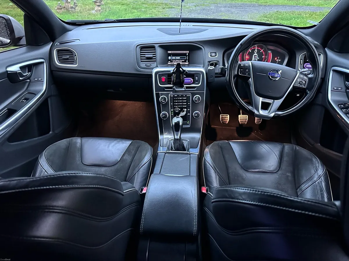 2014 VOLVO V60 2.0 D D4 R-DESIGN 181BHP 5DR - Image 5