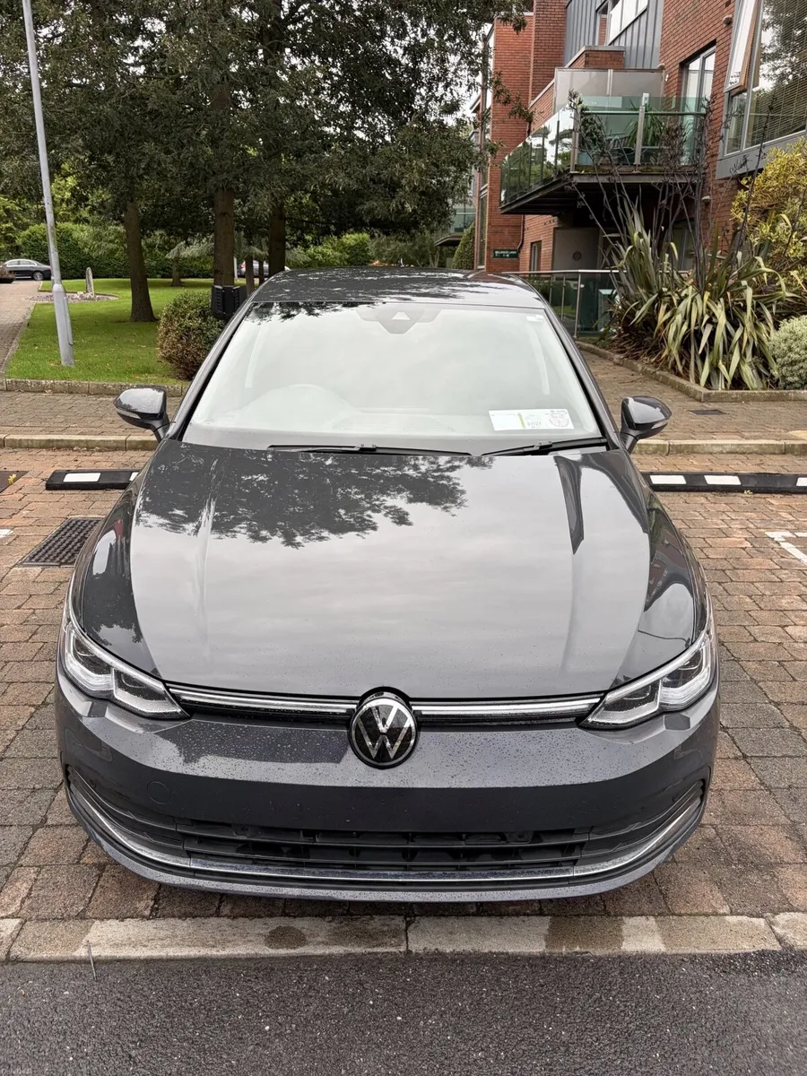 Volkswagen Golf 2023 1.4L eHybrid Style - Image 2