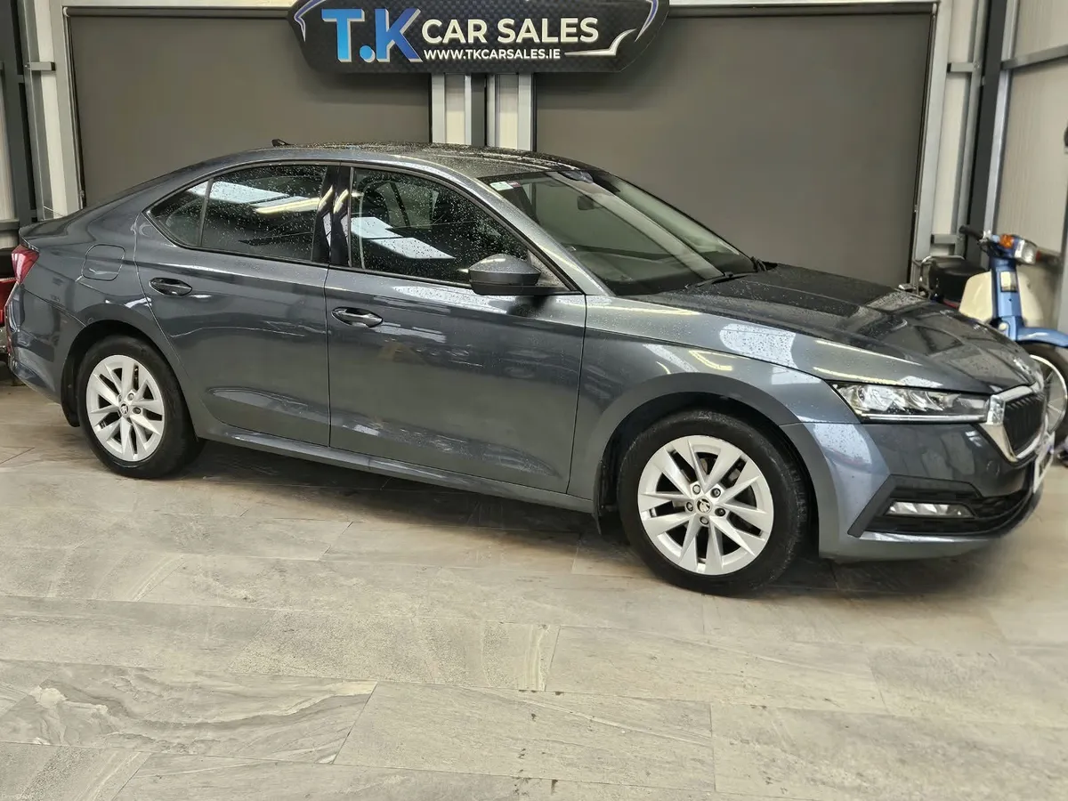 22 SKODA OCTAVIA AMBITION 2.0 DIESEL - Image 1