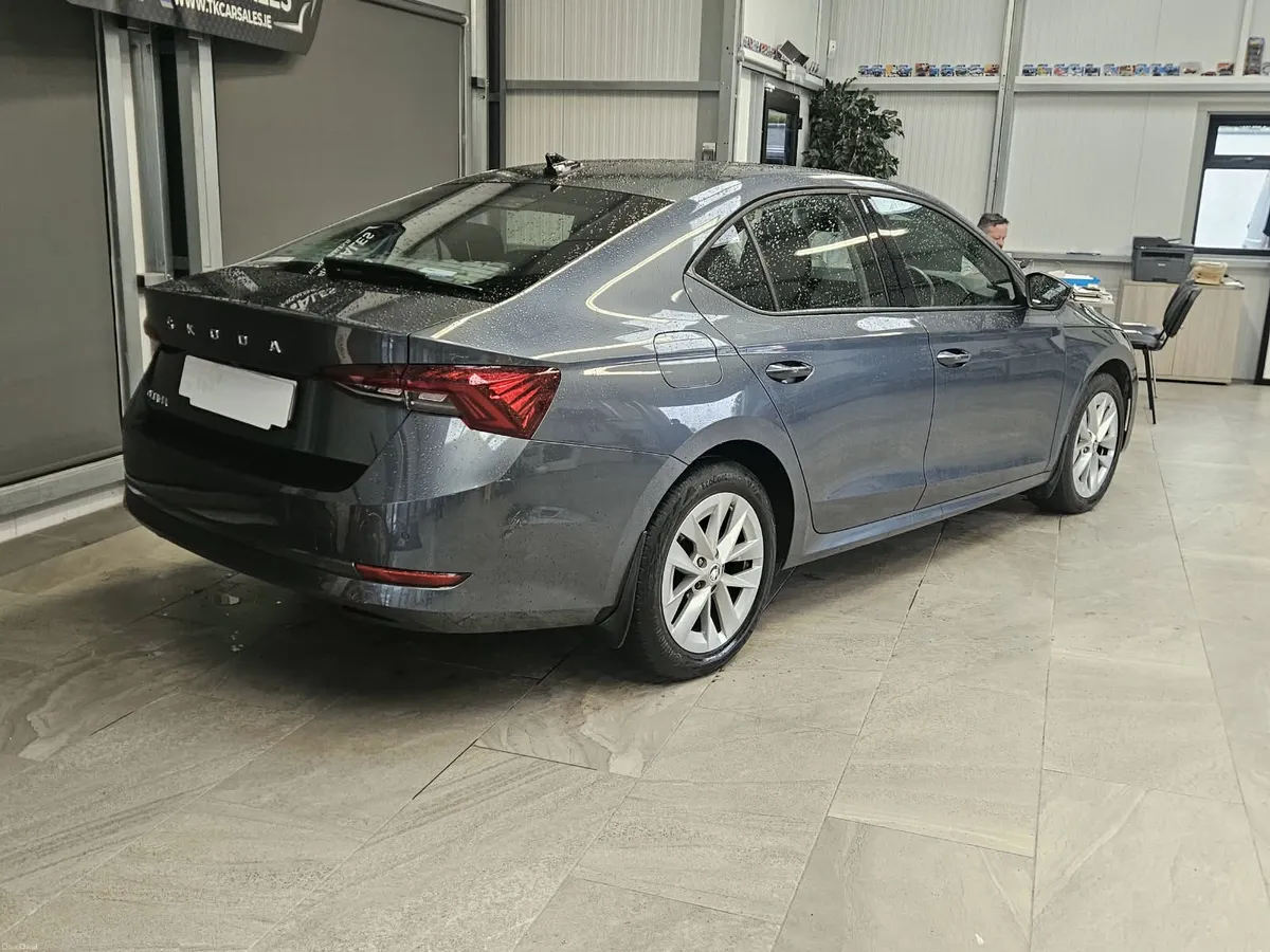 22 SKODA OCTAVIA AMBITION 2.0 DIESEL - Image 3