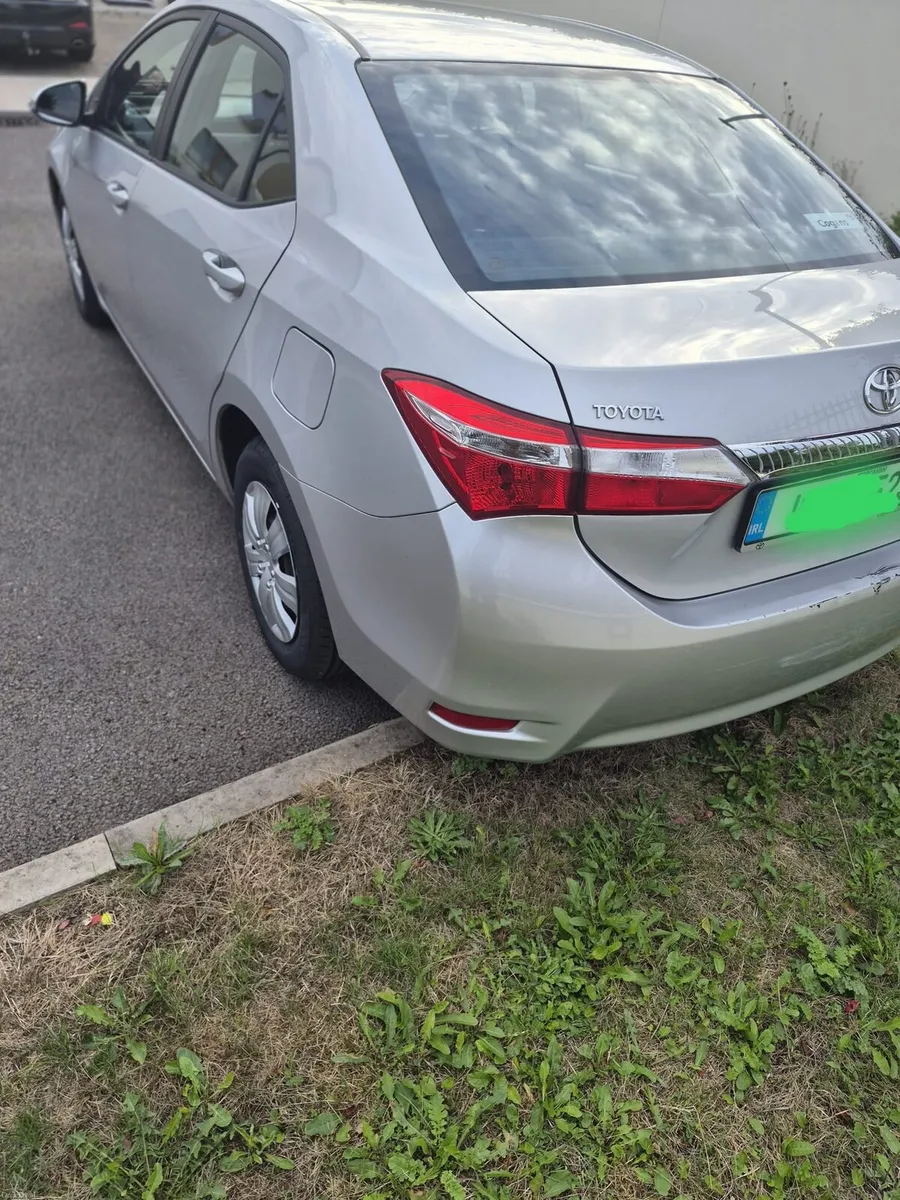 Toyota corolla - Image 5