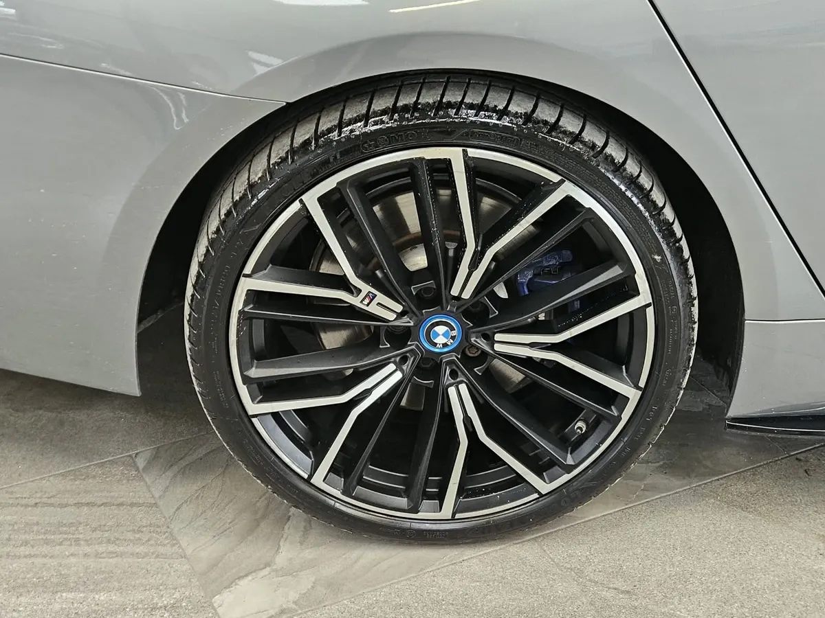 22 BMW 530 E M-SPORT HYBRID - Image 6