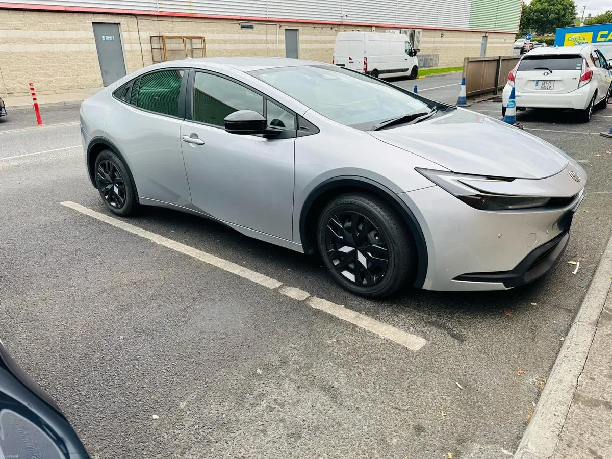 Toyota Prius hybrid 2023 - Image 6