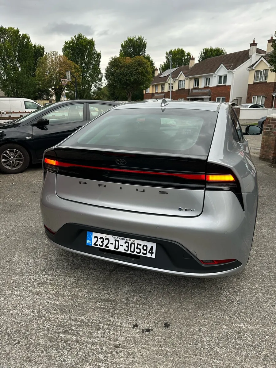 Toyota Prius hybrid 2023 - Image 2