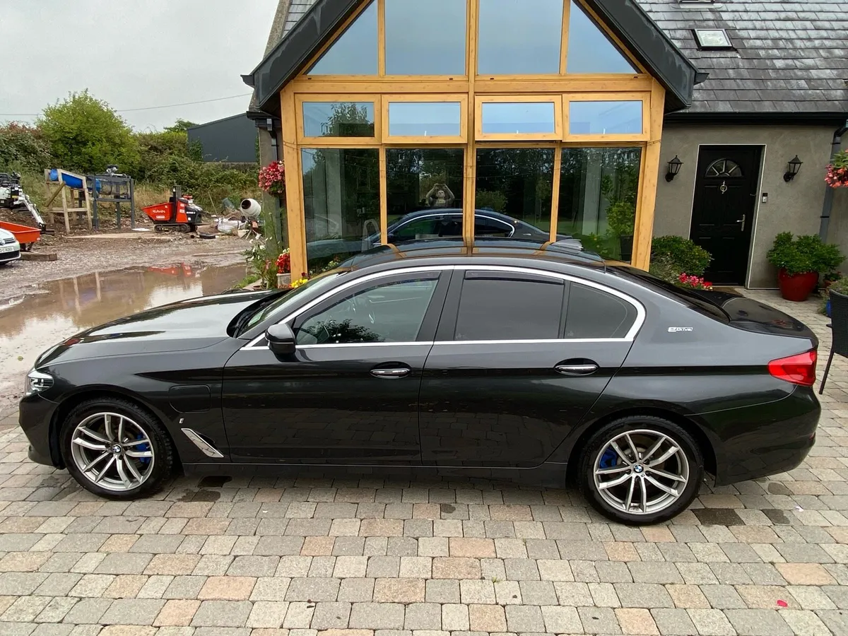 BMW 530E 2018 - Image 2