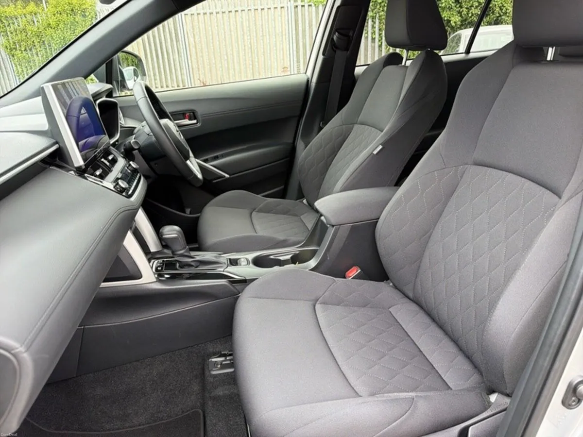 Toyota Corolla Cross 1.8 HYBRID SPORT // REAR CAME - Image 6