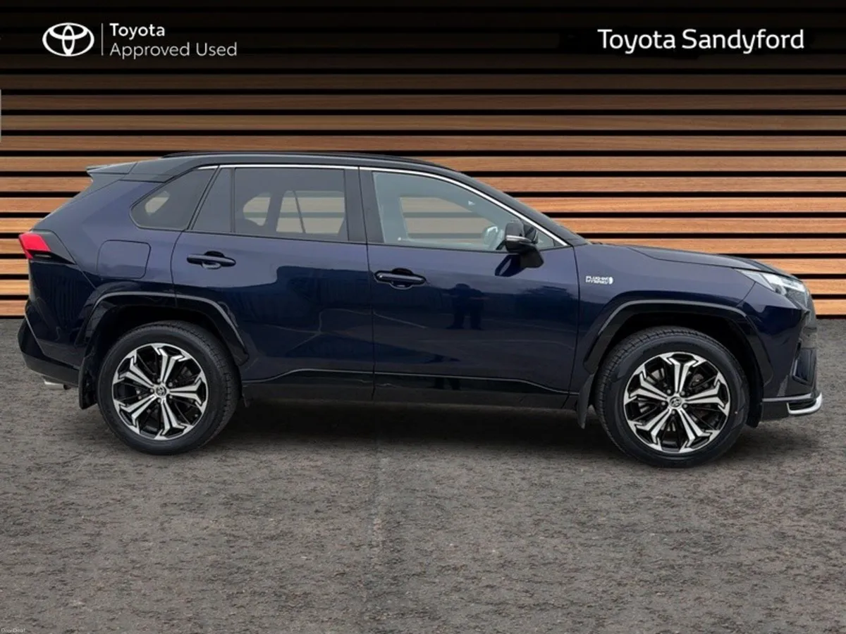 Toyota RAV4 SPORT PLUG-IN HYBRID AWD // LEATHER HE - Image 3